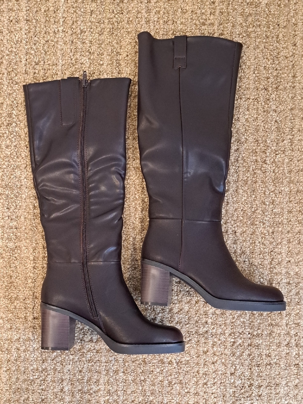Baretraps Gretchin Tall Boots - Color: Dark Brown - Size: 7.5 - Picture 2 of 10